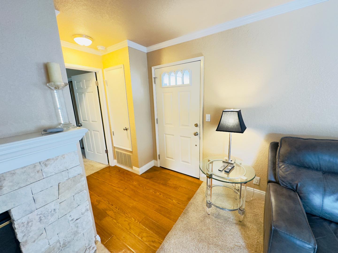 Detail Gallery Image 4 of 24 For 1053 Riker St #1,  Salinas,  CA 93901 - 1 Beds | 1 Baths