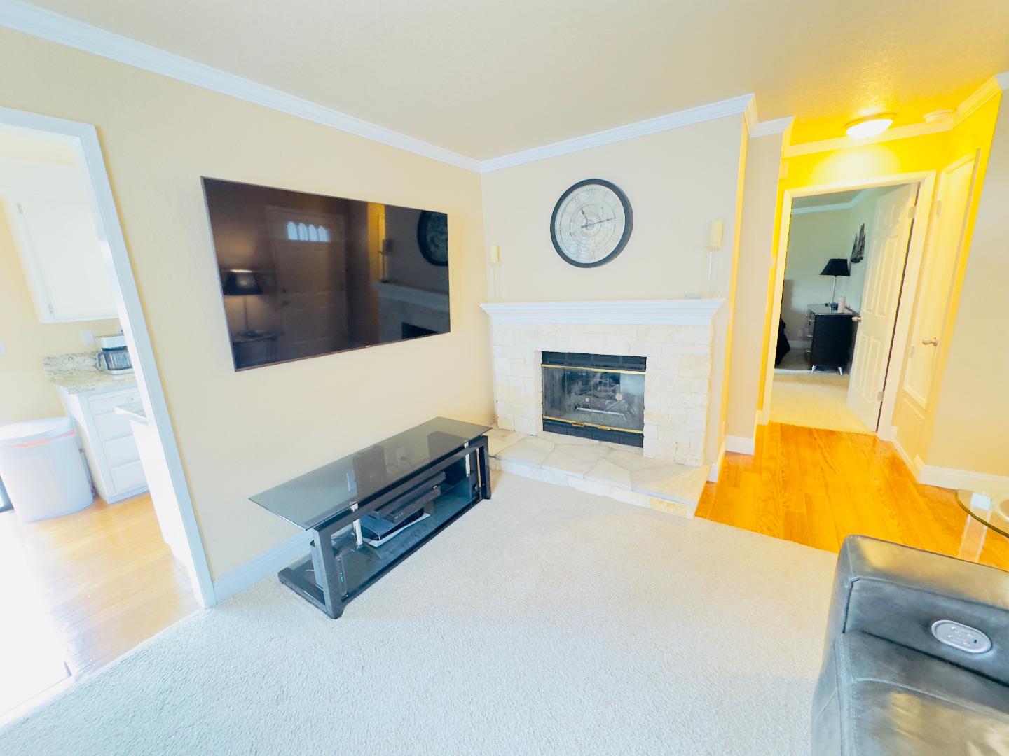 Detail Gallery Image 6 of 24 For 1053 Riker St #1,  Salinas,  CA 93901 - 1 Beds | 1 Baths
