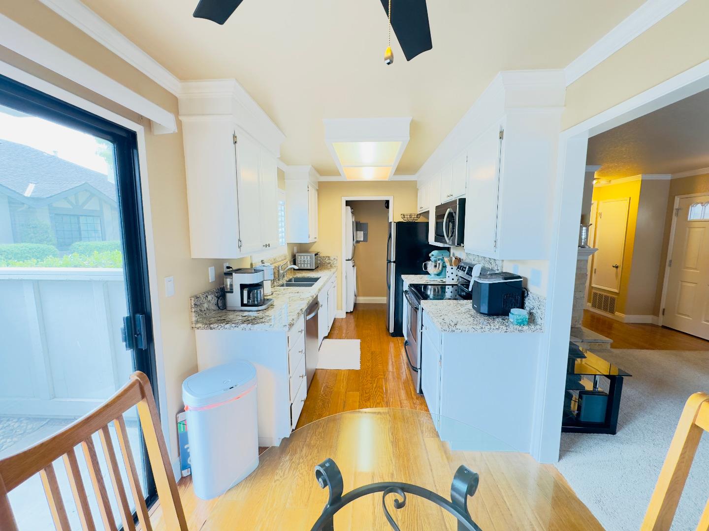 Detail Gallery Image 8 of 24 For 1053 Riker St #1,  Salinas,  CA 93901 - 1 Beds | 1 Baths