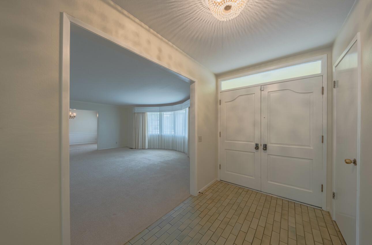 Detail Gallery Image 11 of 53 For 1167 Los Palos Dr, Salinas,  CA 93901 - 3 Beds | 3 Baths