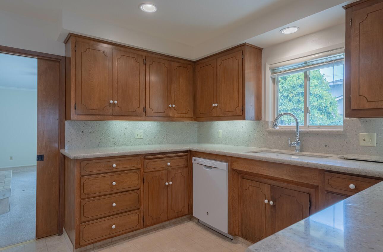 Detail Gallery Image 19 of 53 For 1167 Los Palos Dr, Salinas,  CA 93901 - 3 Beds | 3 Baths