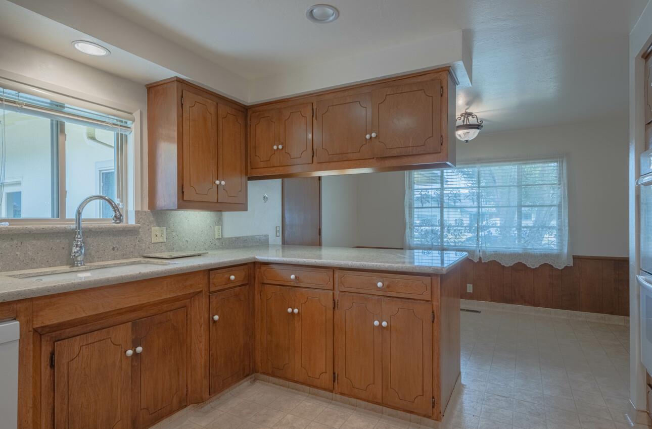 Detail Gallery Image 20 of 53 For 1167 Los Palos Dr, Salinas,  CA 93901 - 3 Beds | 3 Baths