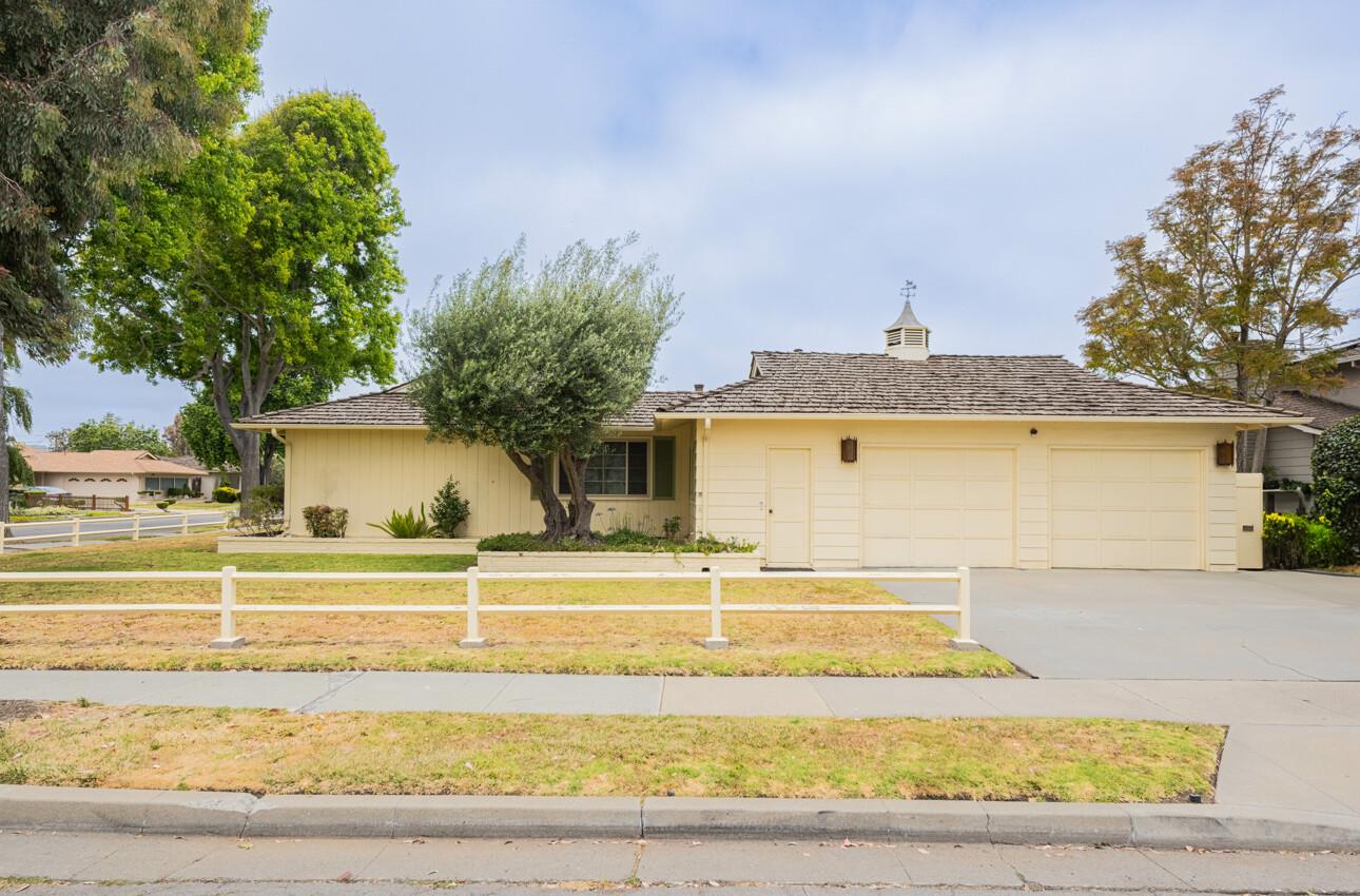 Detail Gallery Image 7 of 53 For 1167 Los Palos Dr, Salinas,  CA 93901 - 3 Beds | 3 Baths