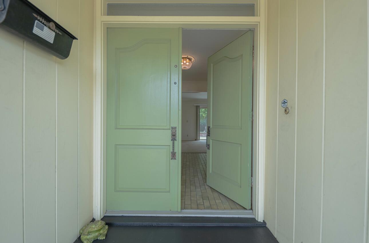 Detail Gallery Image 9 of 53 For 1167 Los Palos Dr, Salinas,  CA 93901 - 3 Beds | 3 Baths