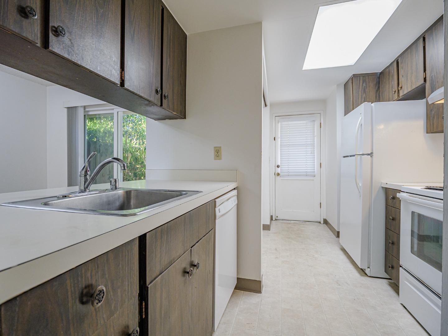 Detail Gallery Image 11 of 33 For 104 Castillion Ter, Santa Cruz,  CA 95060 - 2 Beds | 1 Baths