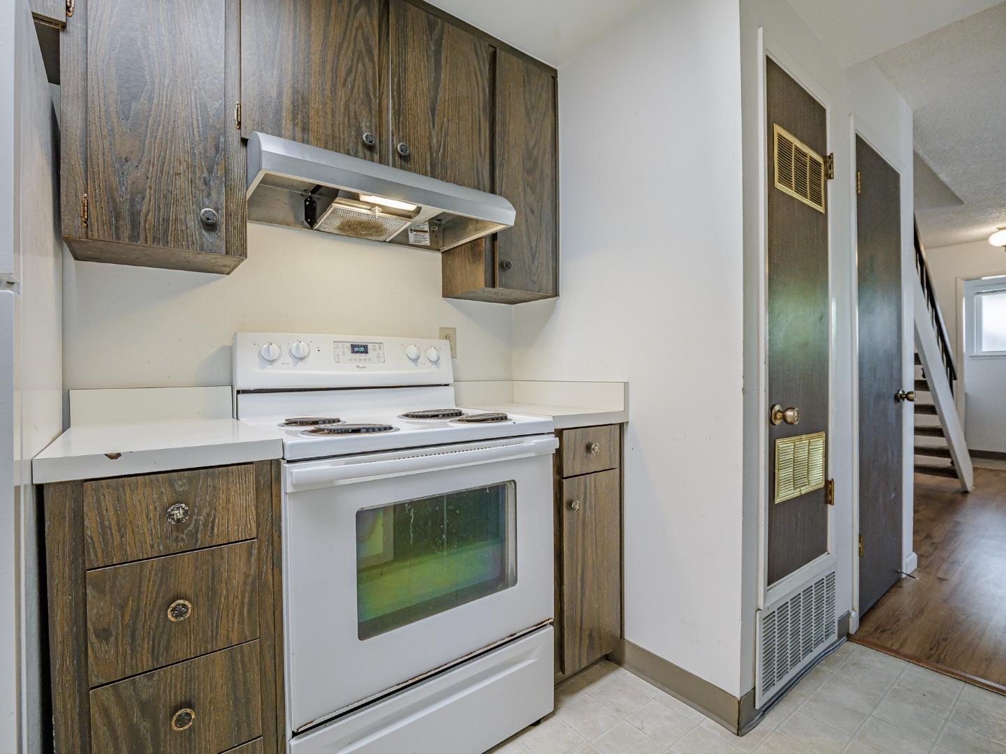 Detail Gallery Image 13 of 33 For 104 Castillion Ter, Santa Cruz,  CA 95060 - 2 Beds | 1 Baths