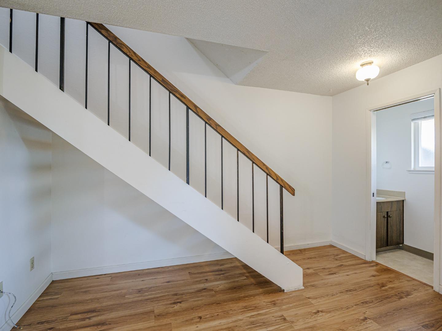 Detail Gallery Image 15 of 33 For 104 Castillion Ter, Santa Cruz,  CA 95060 - 2 Beds | 1 Baths