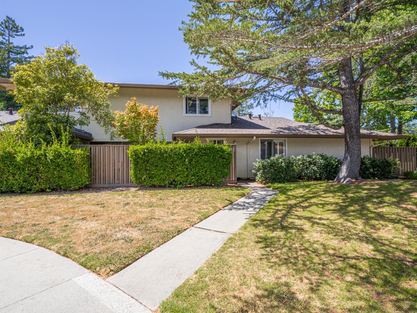 Detail Gallery Image 2 of 33 For 104 Castillion Ter, Santa Cruz,  CA 95060 - 2 Beds | 1 Baths