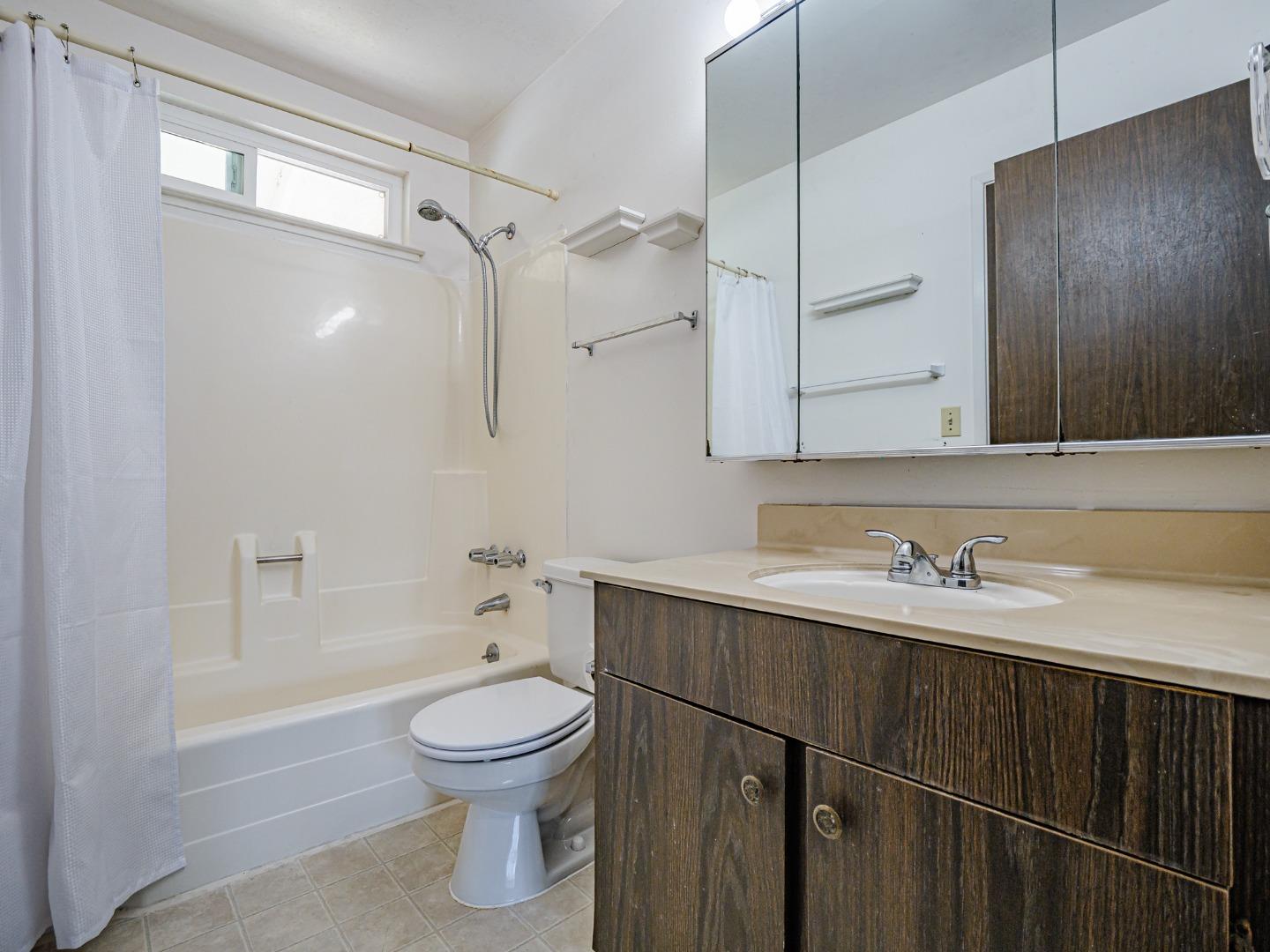 Detail Gallery Image 24 of 33 For 104 Castillion Ter, Santa Cruz,  CA 95060 - 2 Beds | 1 Baths
