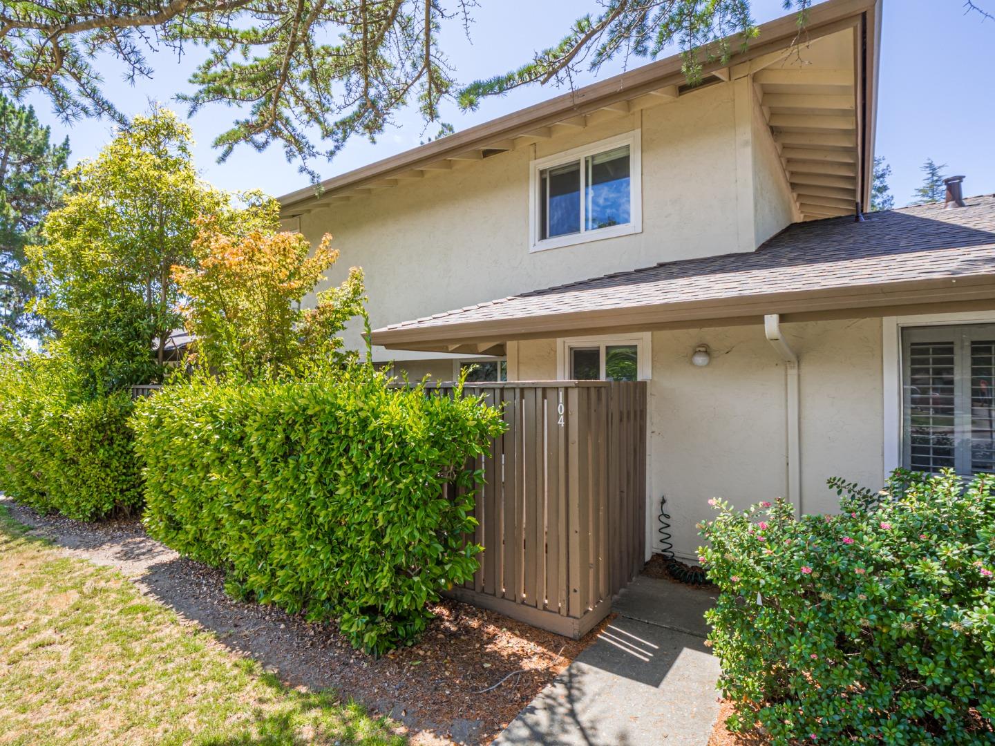 Detail Gallery Image 3 of 33 For 104 Castillion Ter, Santa Cruz,  CA 95060 - 2 Beds | 1 Baths