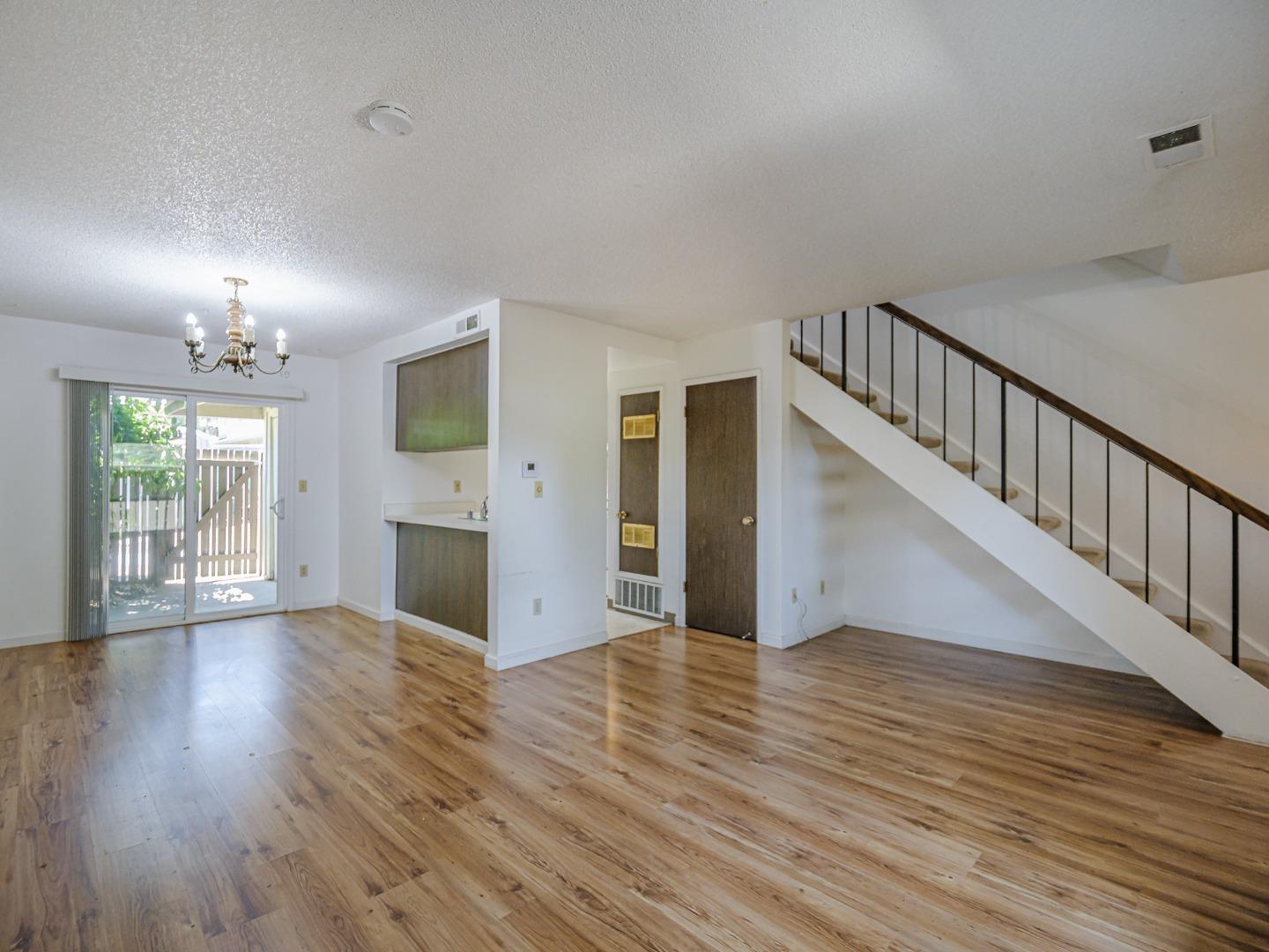 Detail Gallery Image 6 of 33 For 104 Castillion Ter, Santa Cruz,  CA 95060 - 2 Beds | 1 Baths