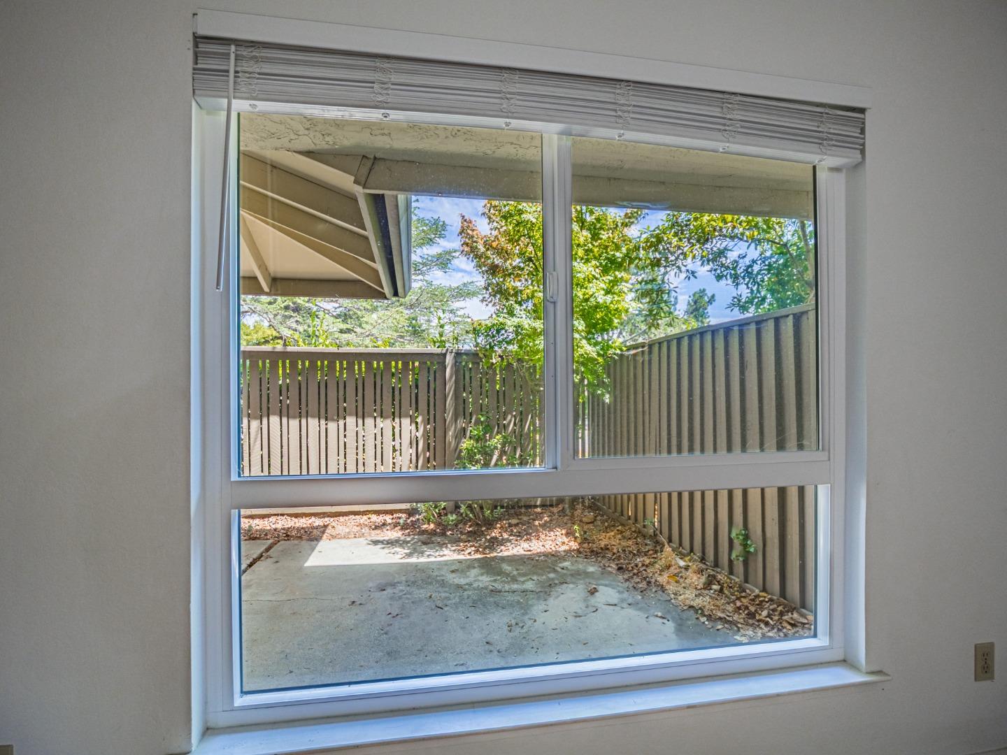 Detail Gallery Image 8 of 33 For 104 Castillion Ter, Santa Cruz,  CA 95060 - 2 Beds | 1 Baths