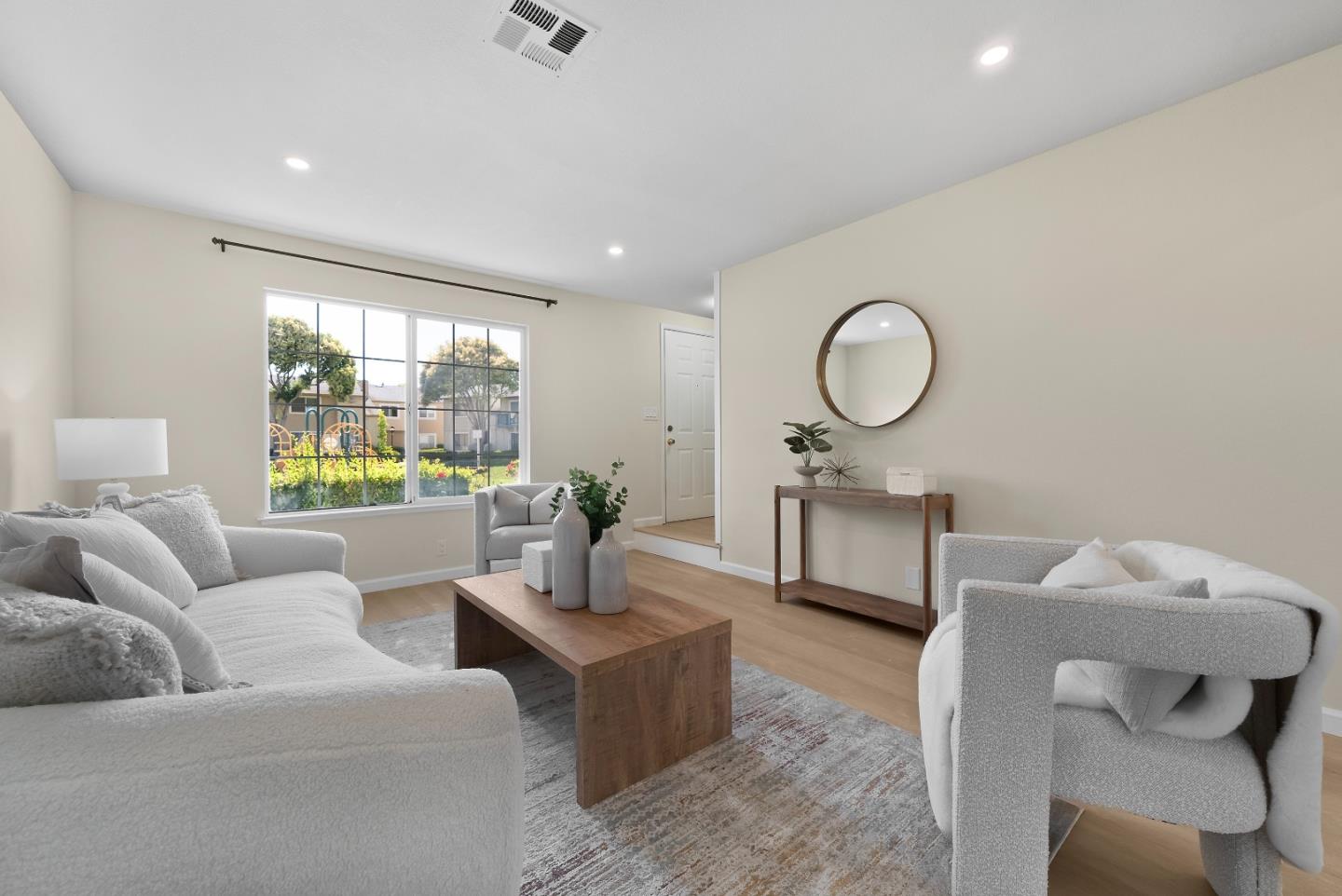 Detail Gallery Image 3 of 36 For 4243 Comet Cir, Union City,  CA 94587 - 3 Beds | 1/1 Baths