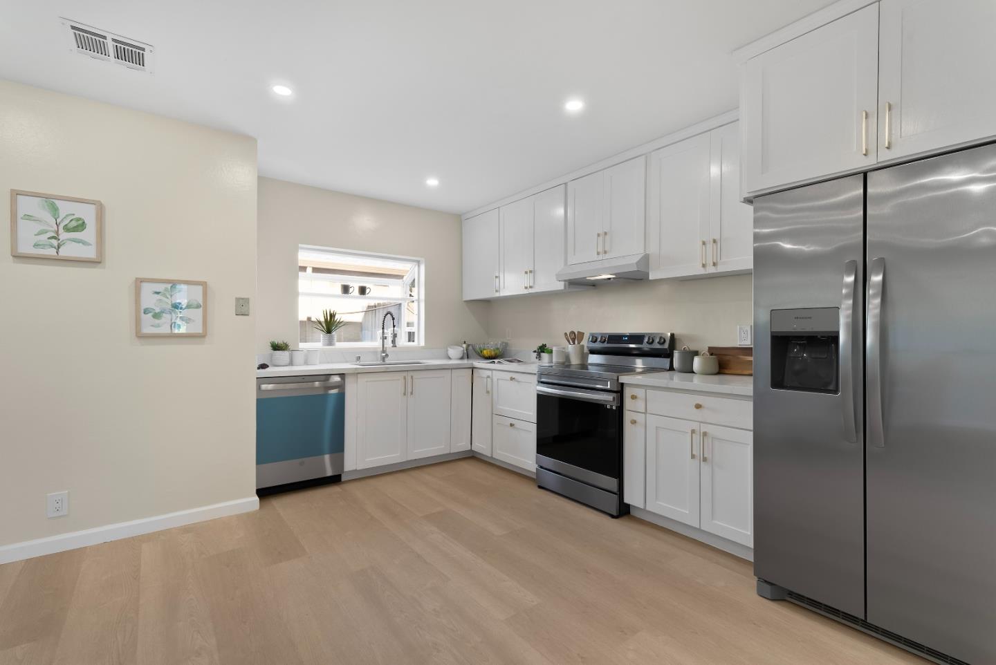 Detail Gallery Image 6 of 36 For 4243 Comet Cir, Union City,  CA 94587 - 3 Beds | 1/1 Baths