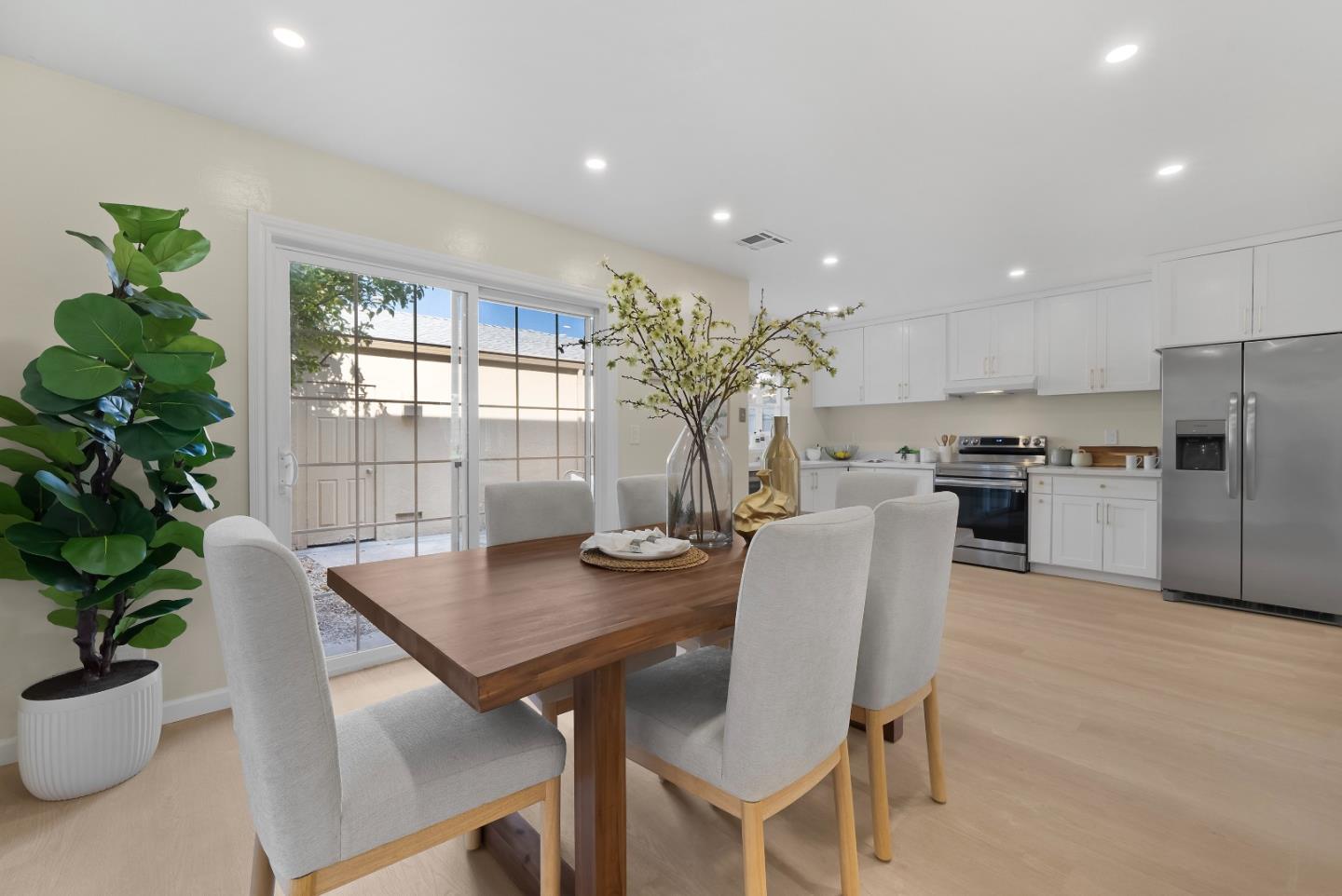 Detail Gallery Image 9 of 36 For 4243 Comet Cir, Union City,  CA 94587 - 3 Beds | 1/1 Baths