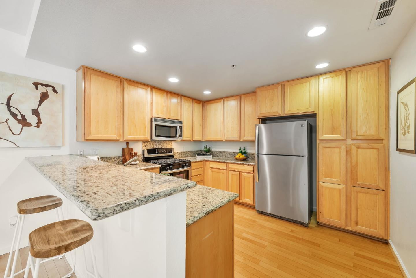 Detail Gallery Image 2 of 22 For 87 Bassett St, San Jose,  CA 95110 - 2 Beds | 2 Baths