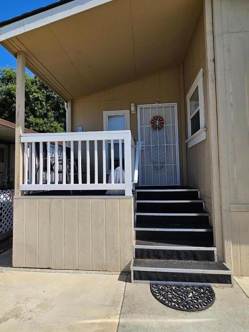 Detail Gallery Image 2 of 11 For 60 Wilson Way #158,  Milpitas,  CA 95035 - 3 Beds | 2 Baths