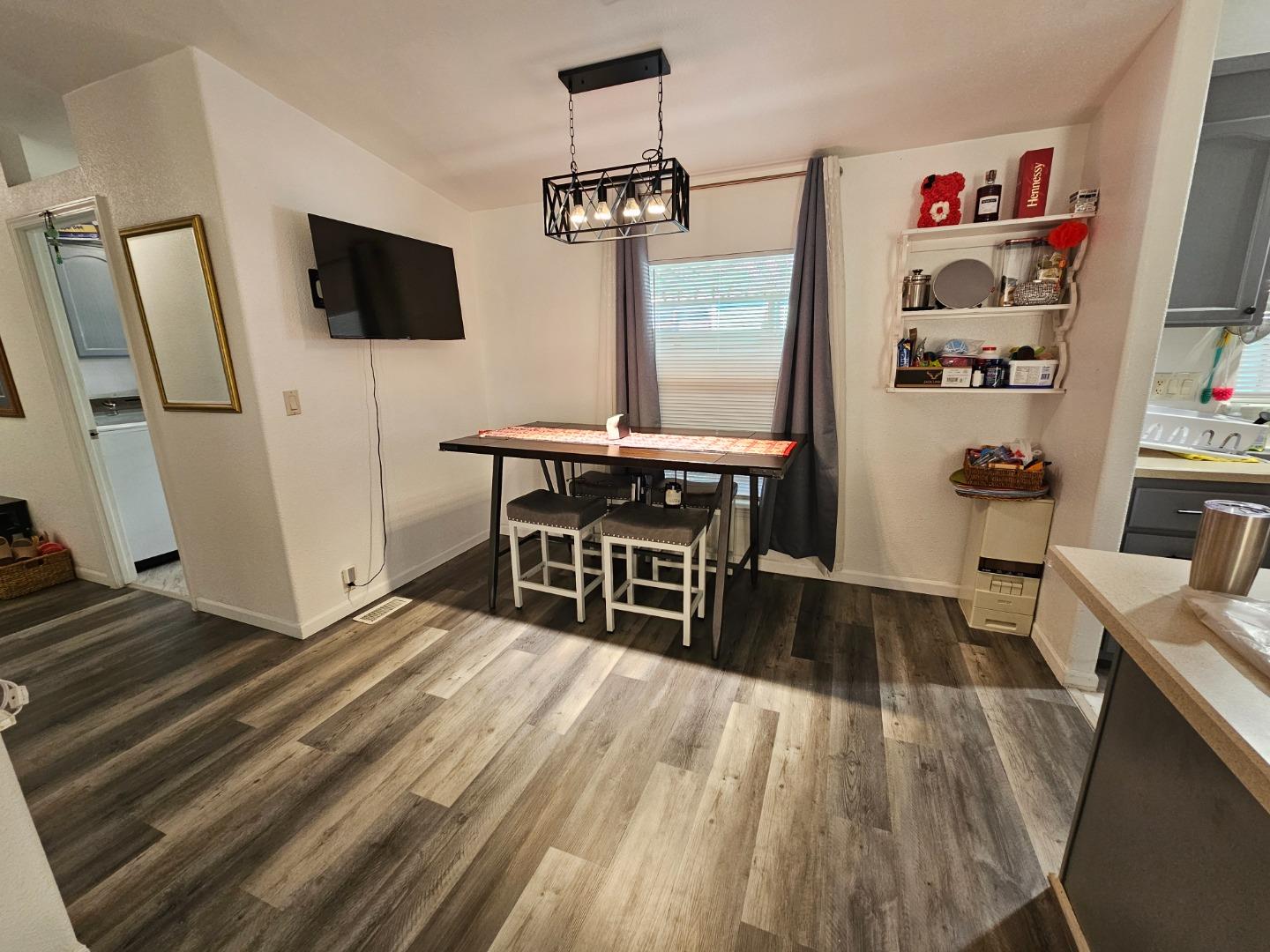 Detail Gallery Image 4 of 11 For 60 Wilson Way #158,  Milpitas,  CA 95035 - 3 Beds | 2 Baths