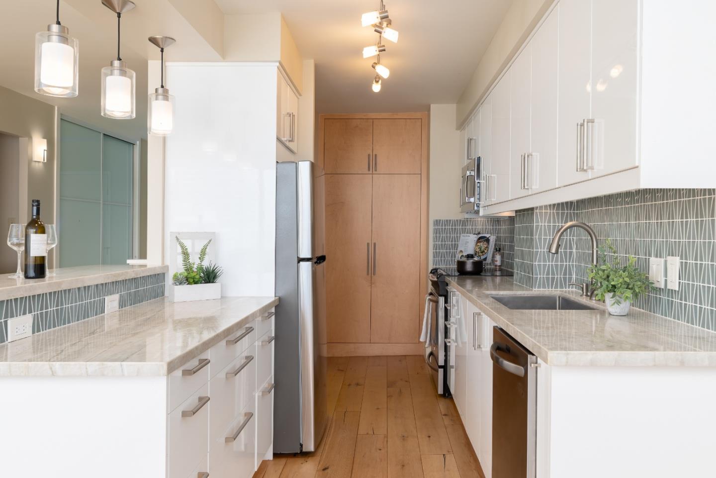 Detail Gallery Image 16 of 42 For 1555 Lakeside Dr #184,  Oakland,  CA 94612 - 2 Beds | 2 Baths