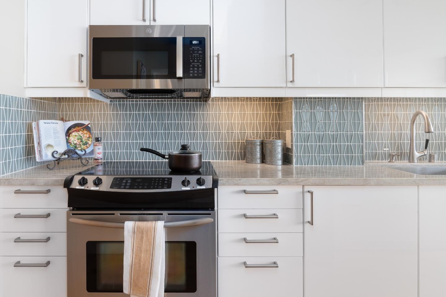 Detail Gallery Image 18 of 42 For 1555 Lakeside Dr #184,  Oakland,  CA 94612 - 2 Beds | 2 Baths