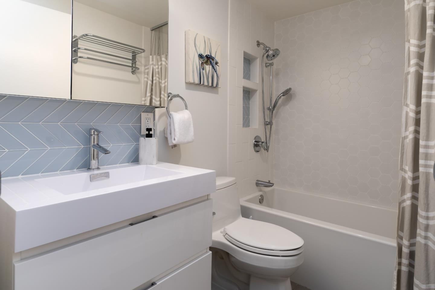 Detail Gallery Image 22 of 42 For 1555 Lakeside Dr #184,  Oakland,  CA 94612 - 2 Beds | 2 Baths