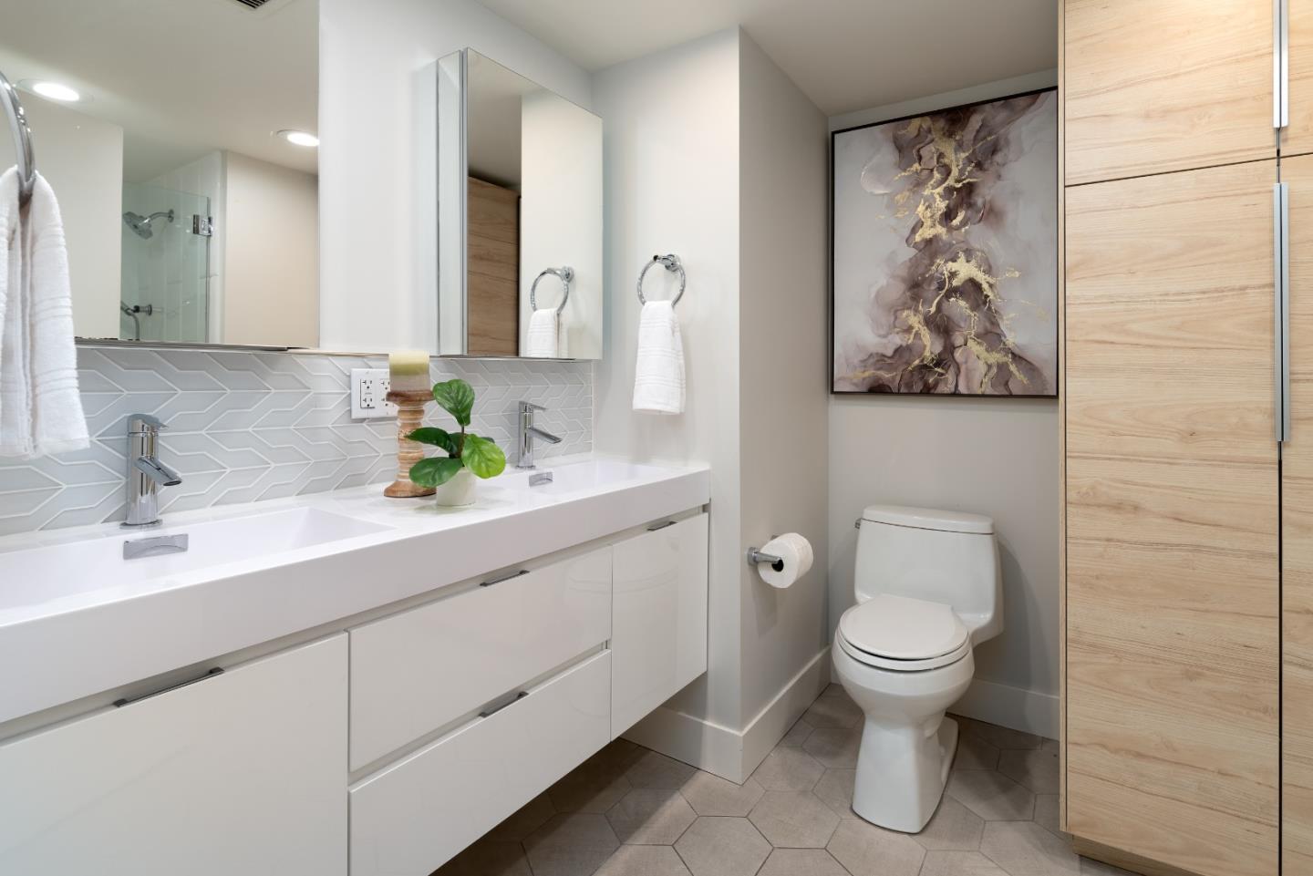 Detail Gallery Image 26 of 42 For 1555 Lakeside Dr #184,  Oakland,  CA 94612 - 2 Beds | 2 Baths