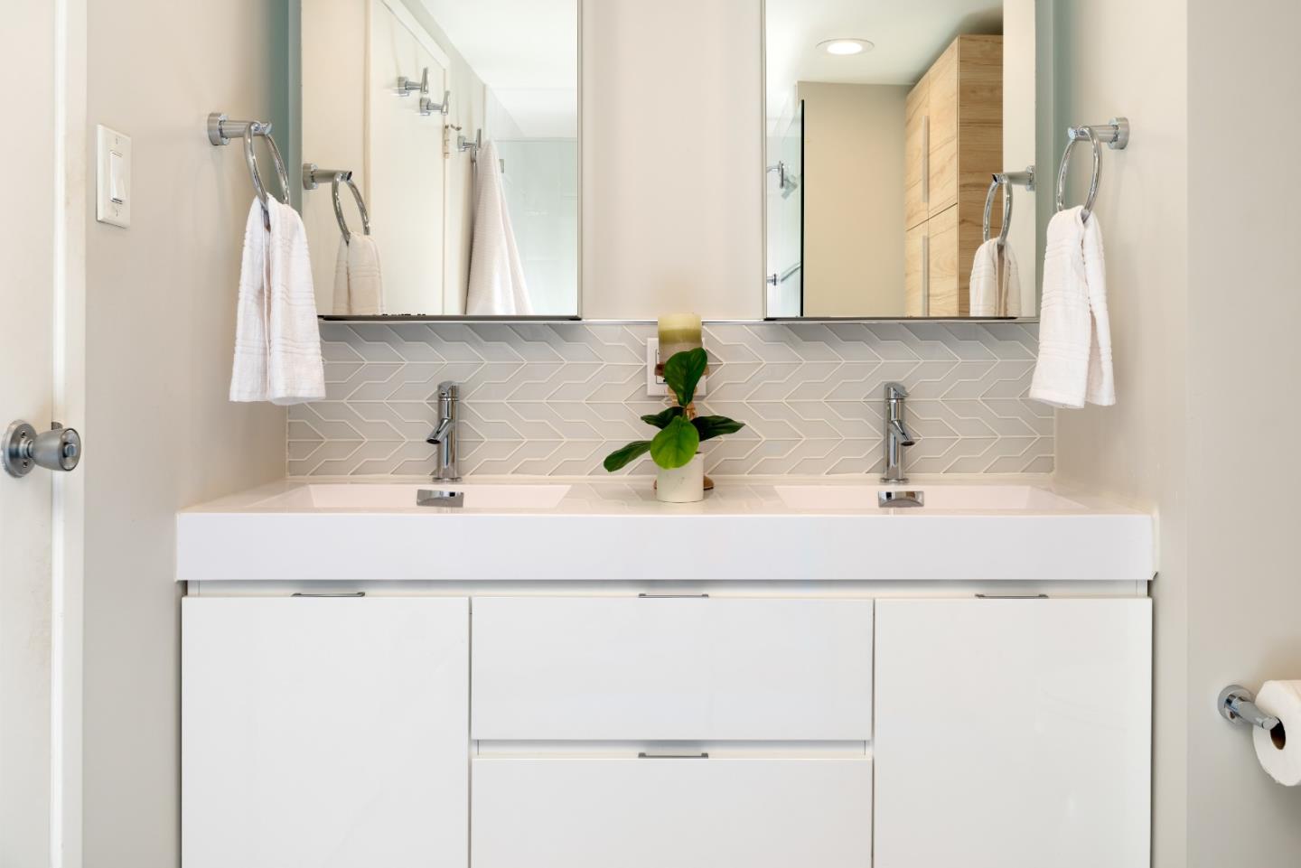 Detail Gallery Image 28 of 42 For 1555 Lakeside Dr #184,  Oakland,  CA 94612 - 2 Beds | 2 Baths