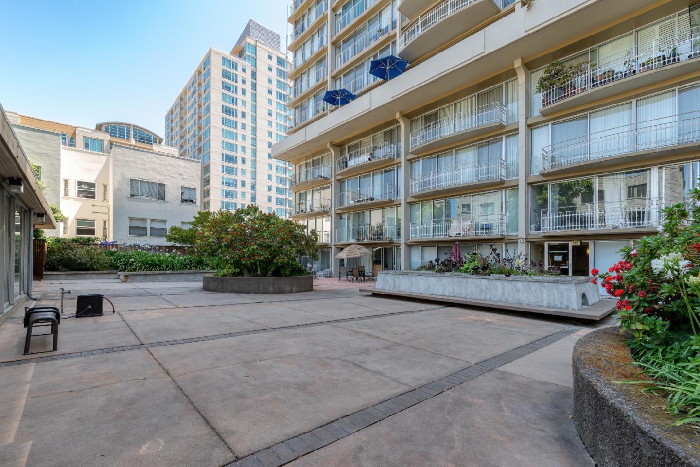 Detail Gallery Image 3 of 42 For 1555 Lakeside Dr #184,  Oakland,  CA 94612 - 2 Beds | 2 Baths
