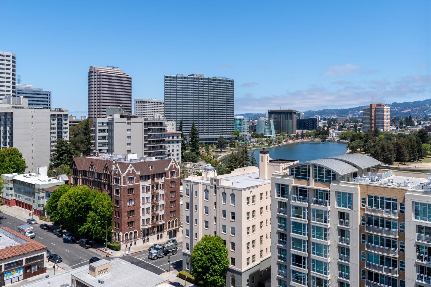 Detail Gallery Image 31 of 42 For 1555 Lakeside Dr #184,  Oakland,  CA 94612 - 2 Beds | 2 Baths