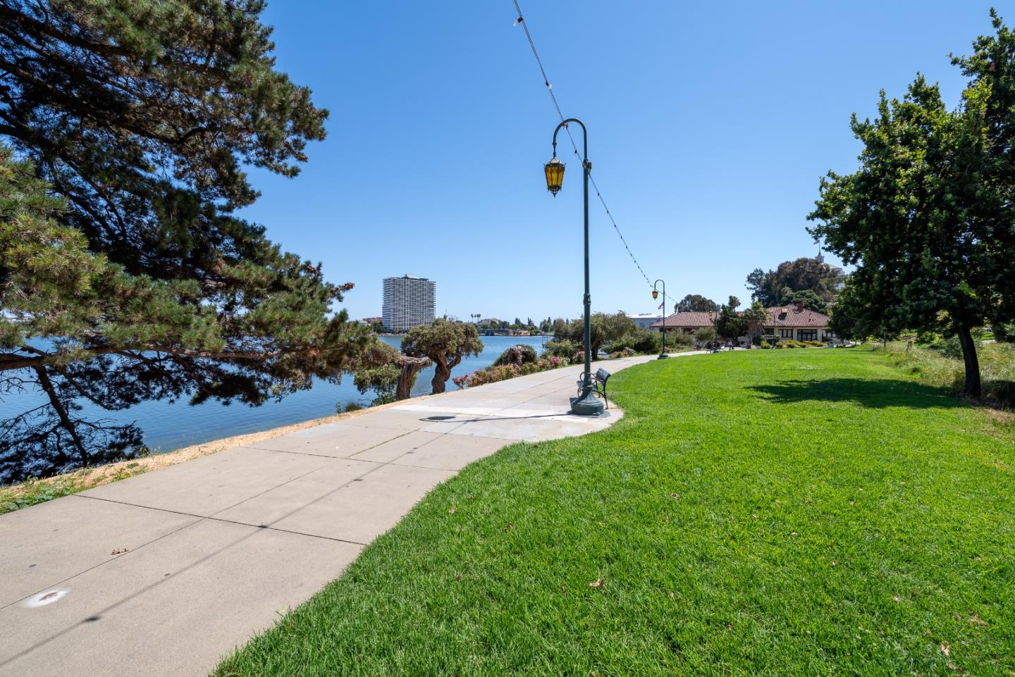 Detail Gallery Image 37 of 42 For 1555 Lakeside Dr #184,  Oakland,  CA 94612 - 2 Beds | 2 Baths