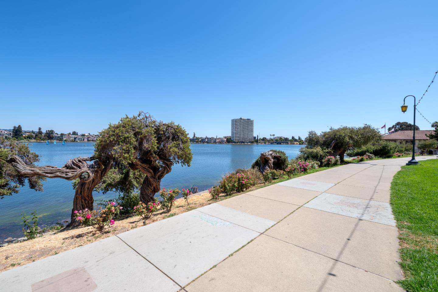Detail Gallery Image 38 of 42 For 1555 Lakeside Dr #184,  Oakland,  CA 94612 - 2 Beds | 2 Baths