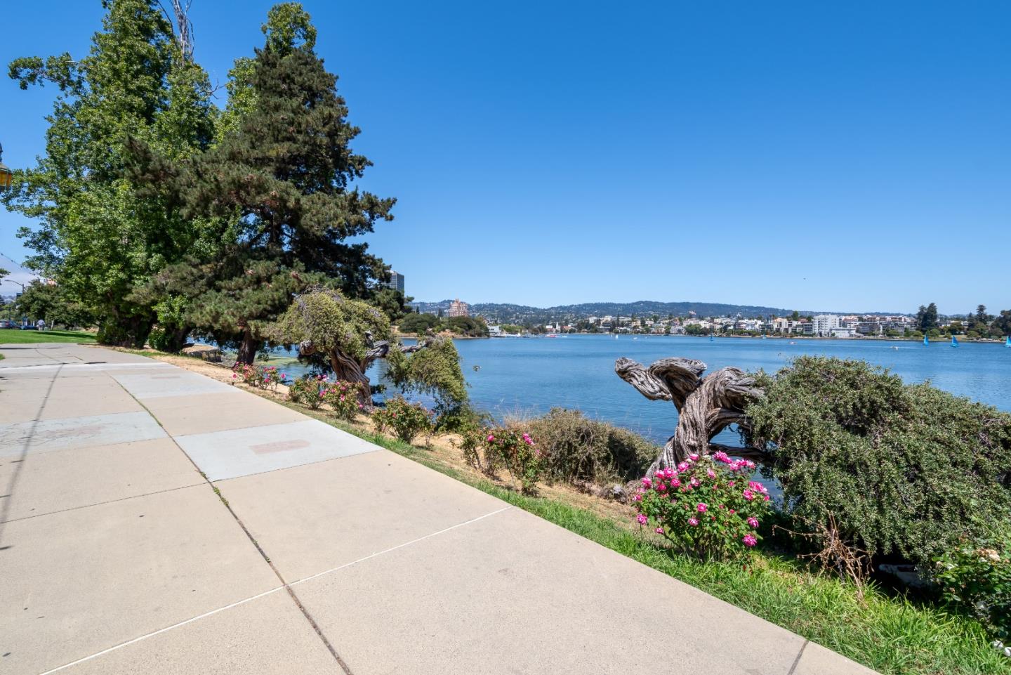 Detail Gallery Image 39 of 42 For 1555 Lakeside Dr #184,  Oakland,  CA 94612 - 2 Beds | 2 Baths