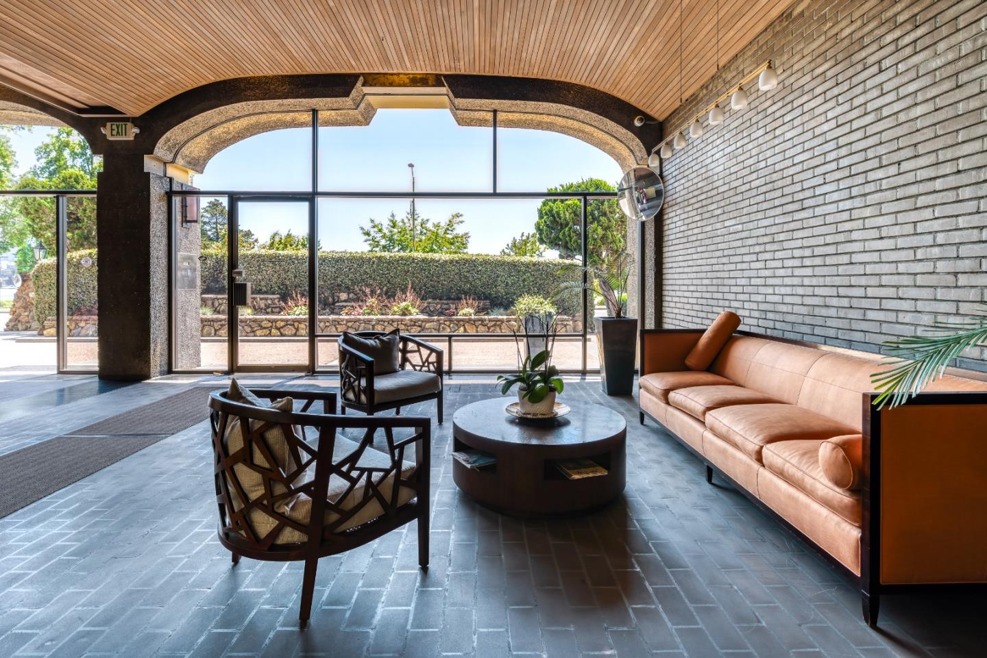 Detail Gallery Image 4 of 42 For 1555 Lakeside Dr #184,  Oakland,  CA 94612 - 2 Beds | 2 Baths
