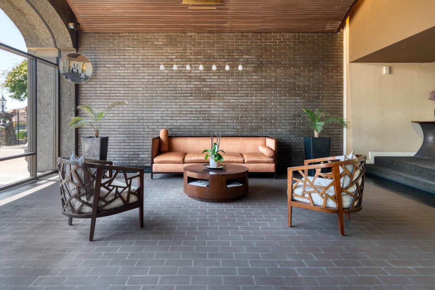 Detail Gallery Image 5 of 42 For 1555 Lakeside Dr #184,  Oakland,  CA 94612 - 2 Beds | 2 Baths