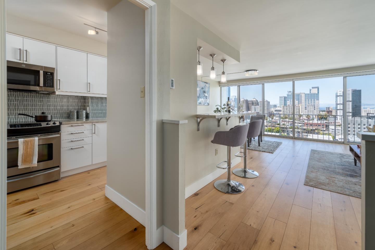 Detail Gallery Image 8 of 42 For 1555 Lakeside Dr #184,  Oakland,  CA 94612 - 2 Beds | 2 Baths