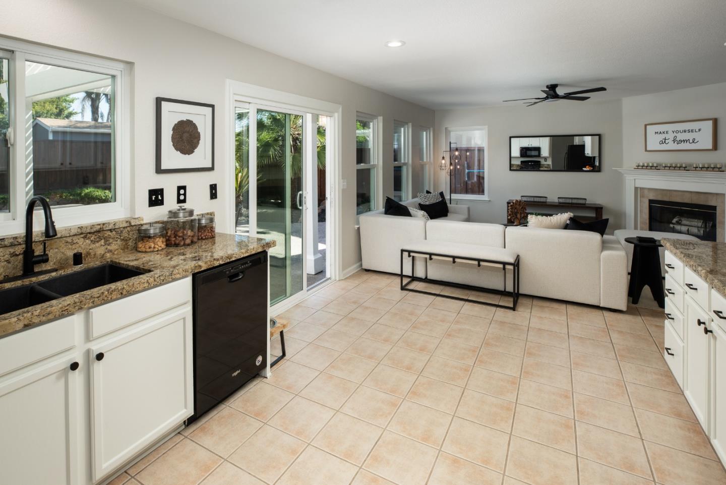 Detail Gallery Image 14 of 39 For 1417 Briarberry Ln, Gilroy,  CA 95020 - 4 Beds | 2/1 Baths