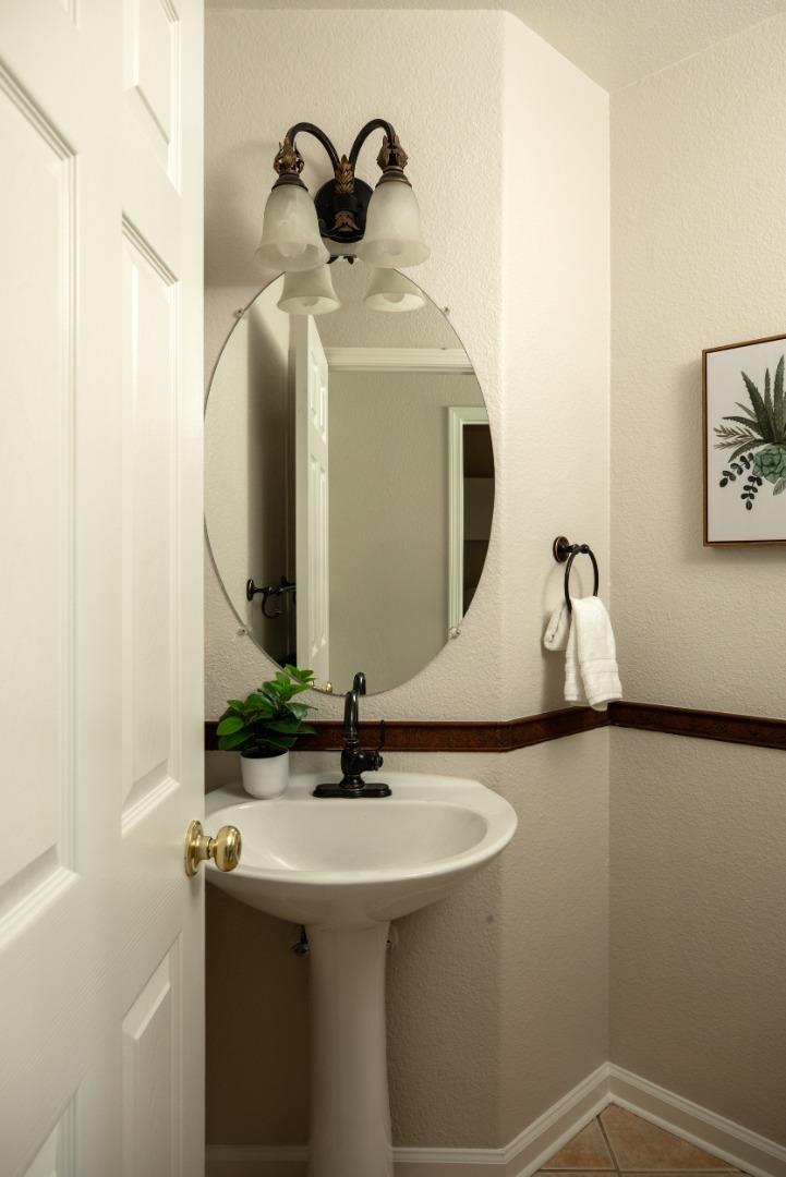 Detail Gallery Image 16 of 39 For 1417 Briarberry Ln, Gilroy,  CA 95020 - 4 Beds | 2/1 Baths