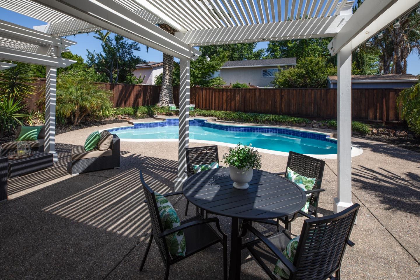 Detail Gallery Image 25 of 39 For 1417 Briarberry Ln, Gilroy,  CA 95020 - 4 Beds | 2/1 Baths