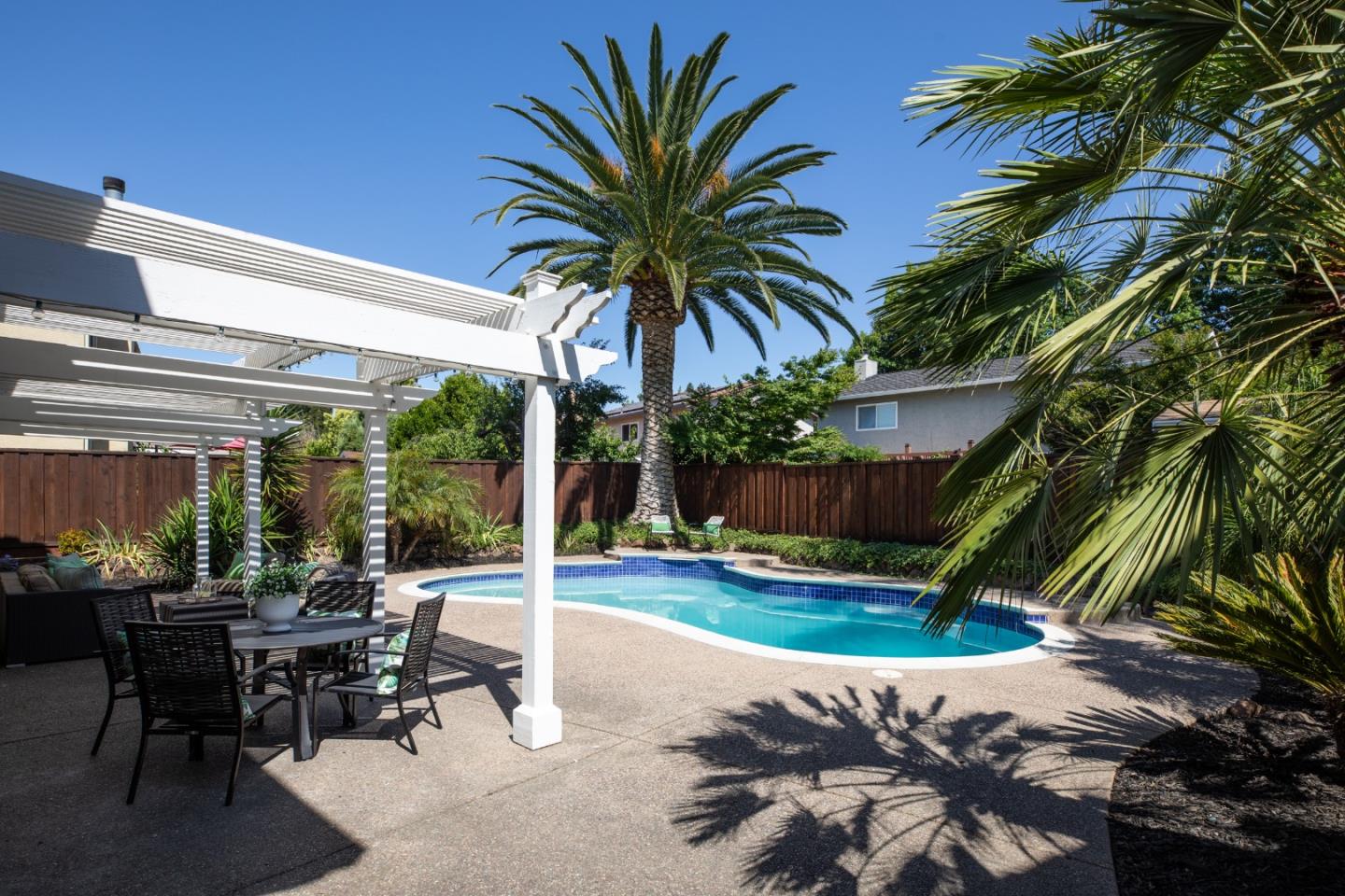Detail Gallery Image 27 of 39 For 1417 Briarberry Ln, Gilroy,  CA 95020 - 4 Beds | 2/1 Baths