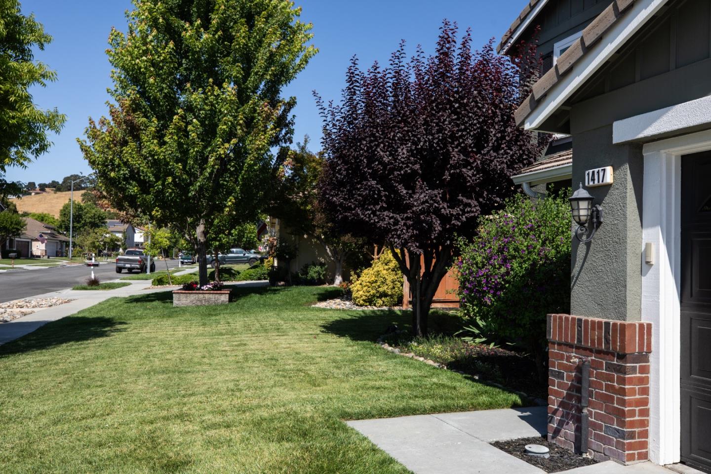 Detail Gallery Image 3 of 39 For 1417 Briarberry Ln, Gilroy,  CA 95020 - 4 Beds | 2/1 Baths