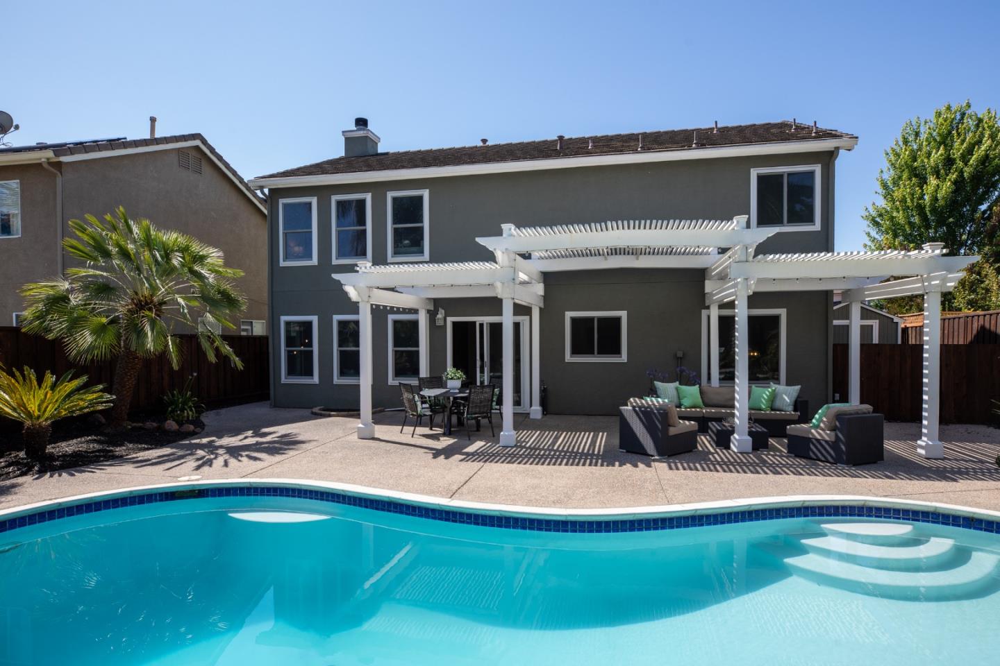 Detail Gallery Image 30 of 39 For 1417 Briarberry Ln, Gilroy,  CA 95020 - 4 Beds | 2/1 Baths