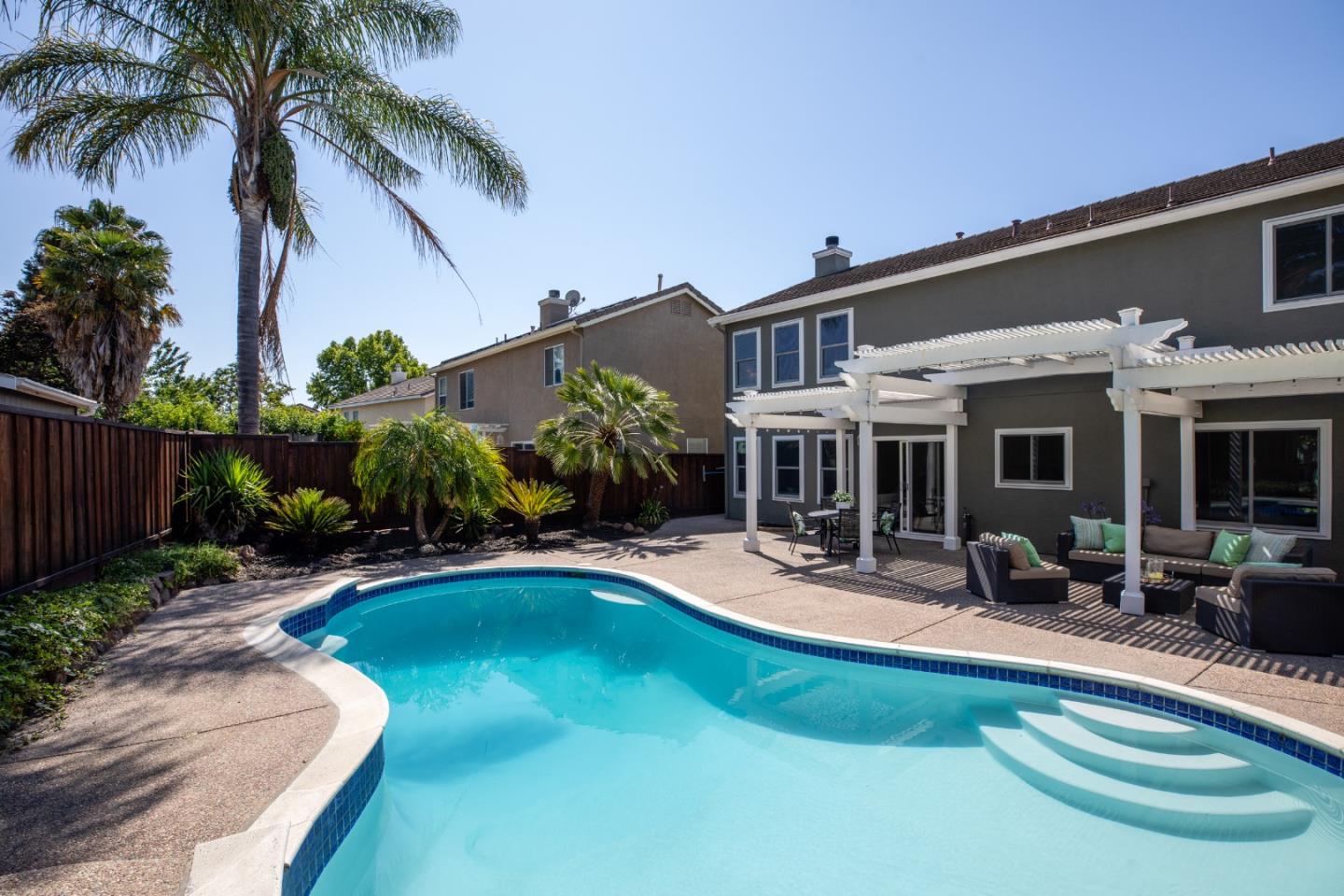 Detail Gallery Image 31 of 39 For 1417 Briarberry Ln, Gilroy,  CA 95020 - 4 Beds | 2/1 Baths