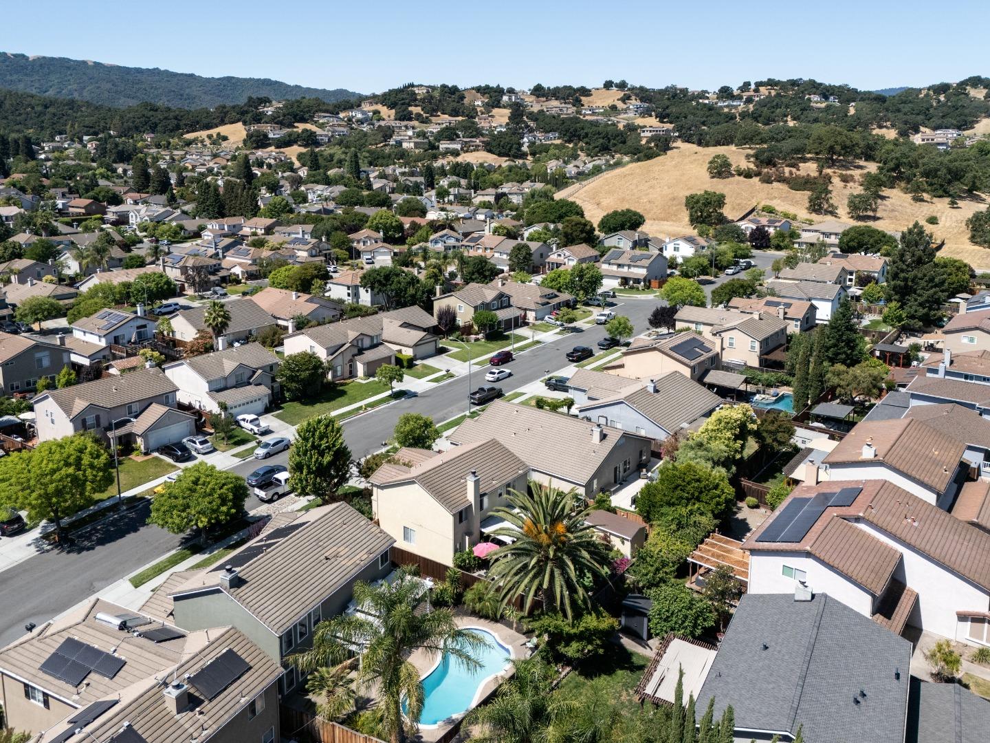 Detail Gallery Image 36 of 39 For 1417 Briarberry Ln, Gilroy,  CA 95020 - 4 Beds | 2/1 Baths