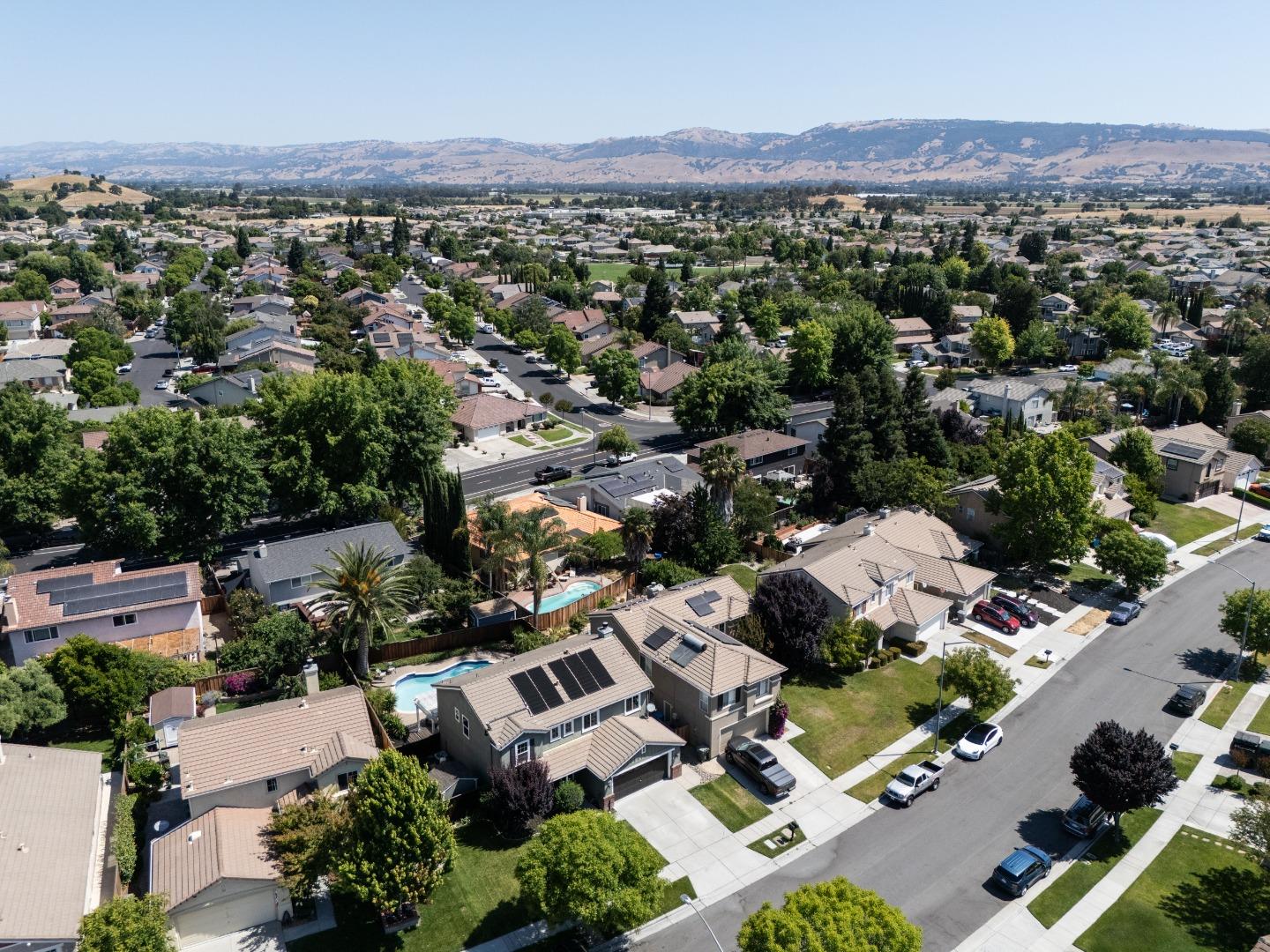 Detail Gallery Image 39 of 39 For 1417 Briarberry Ln, Gilroy,  CA 95020 - 4 Beds | 2/1 Baths
