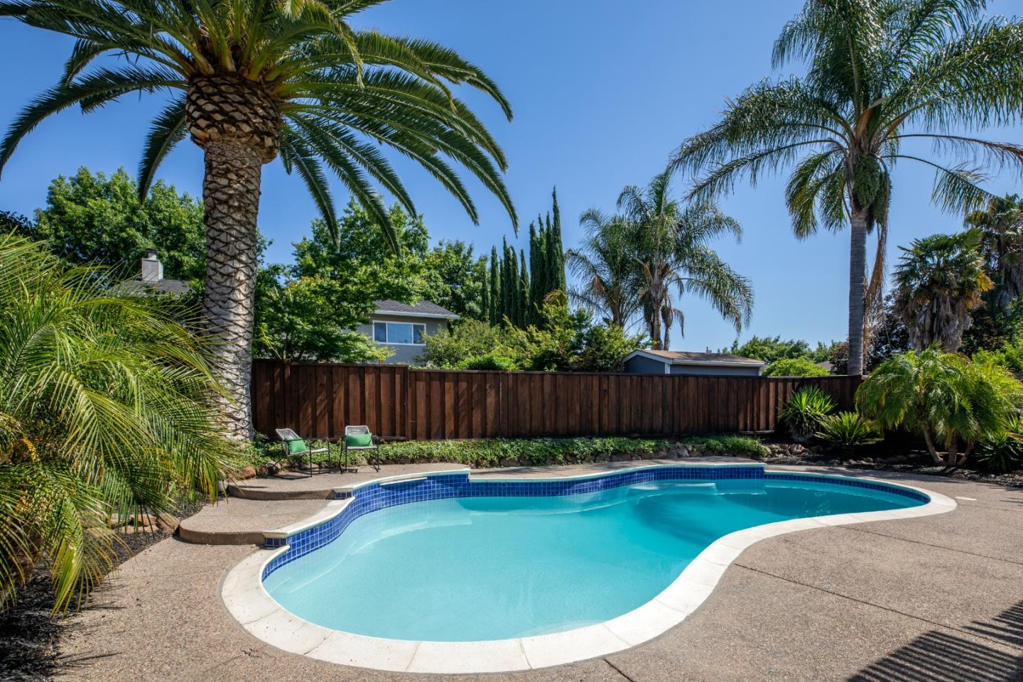 Detail Gallery Image 5 of 39 For 1417 Briarberry Ln, Gilroy,  CA 95020 - 4 Beds | 2/1 Baths