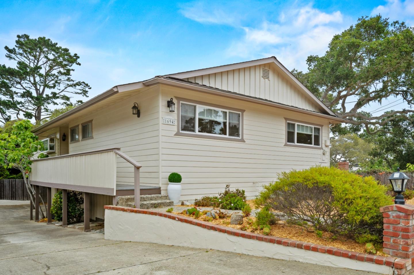 Detail Gallery Image 1 of 22 For 1694 Prescott Ave, Monterey,  CA 93940 - 3 Beds | 2 Baths