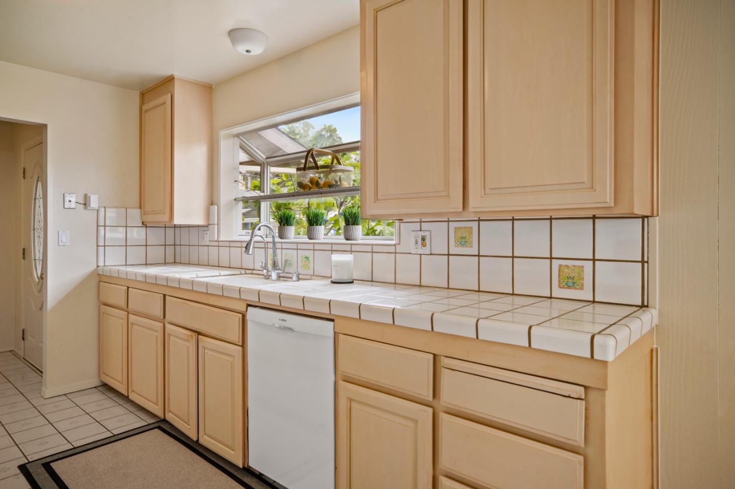 Detail Gallery Image 11 of 22 For 1694 Prescott Ave, Monterey,  CA 93940 - 3 Beds | 2 Baths