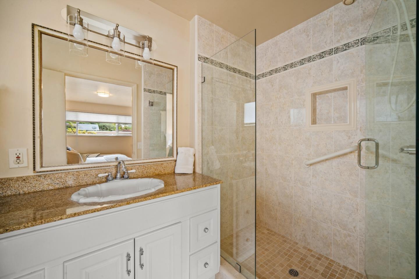 Detail Gallery Image 12 of 22 For 1694 Prescott Ave, Monterey,  CA 93940 - 3 Beds | 2 Baths