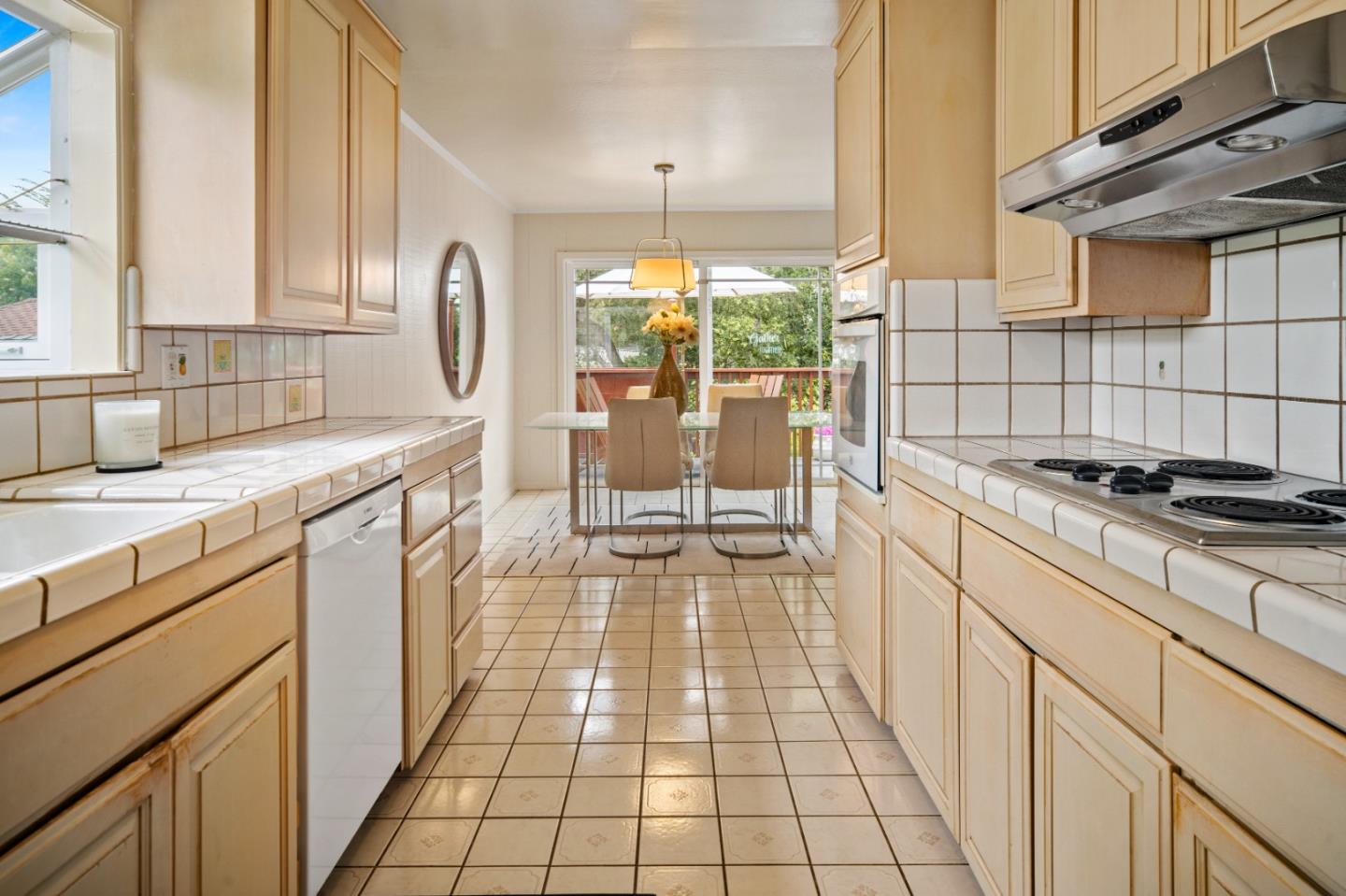 Detail Gallery Image 9 of 22 For 1694 Prescott Ave, Monterey,  CA 93940 - 3 Beds | 2 Baths