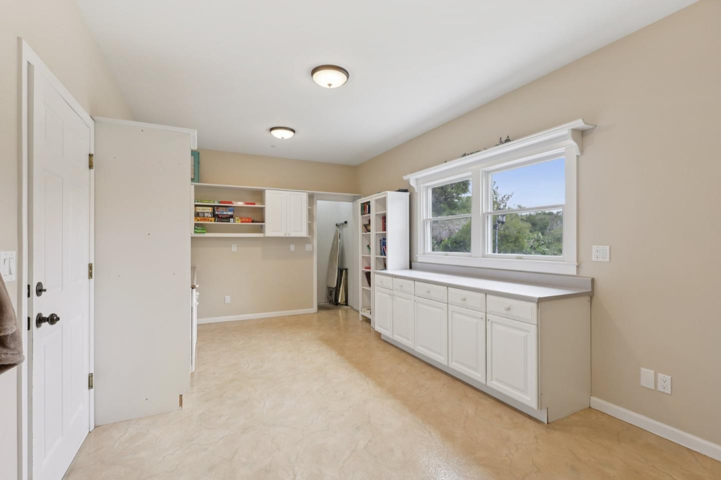 Detail Gallery Image 12 of 24 For 9156 Holly Hill Dr, Salinas,  CA 93907 - 3 Beds | 3 Baths